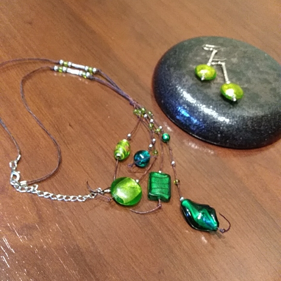 Handmade earrings and necklace set - Picture 4 of 5